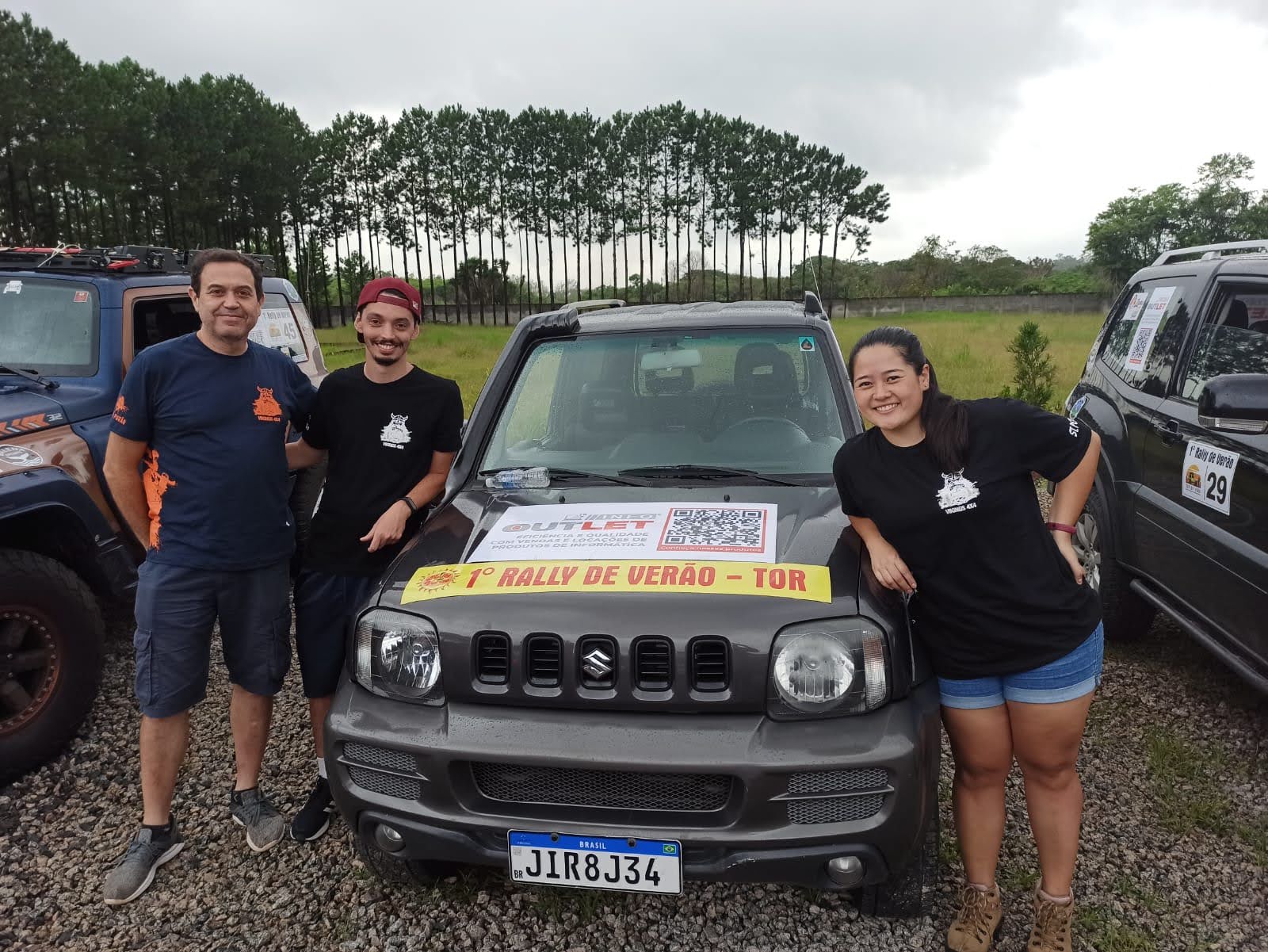 Momento de acampamento e convivência em expedição com o Jimny